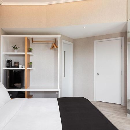 Kreoli Suites Glyfada Atenas Exterior foto